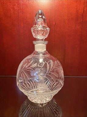 E&R Golden Crown Hand Cut Lead Crystal Etched Vintage Decanter with stopper